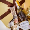 UPOMINEK ŚWIĄTECZNY Z WINEM ES117 PRZY CHOINCE (2).jpg
