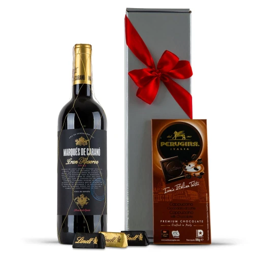wino--marques-de-carano-2013-z-szarym-pudelkiem.jpg