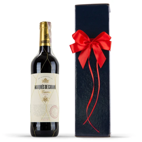 wino-marques-de-carano-2014-z-granatowym-pudelkiem.jpg