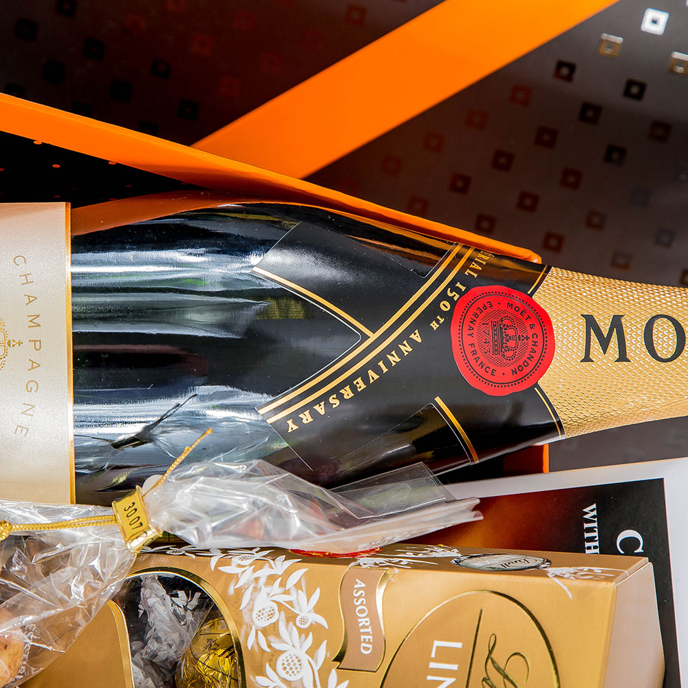 Upominek świąteczny z szampanem i whisky ES119 Dla każdego coś dobrego