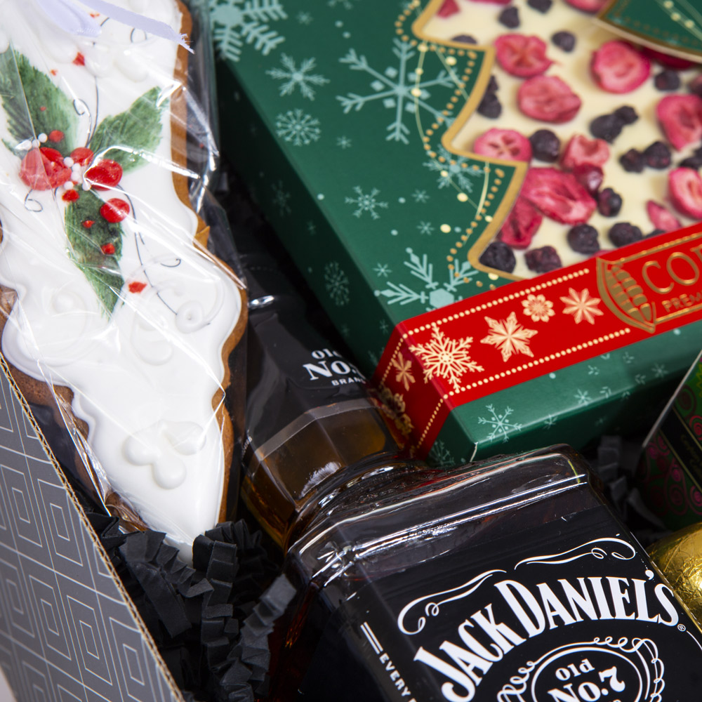 Kosz upominkowy z whisky ES77 Czekolady smak